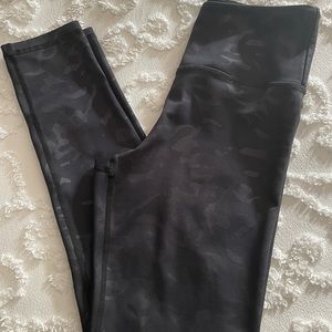 Zyia Active Light and Tight Black Camo Leggings 7/8 length